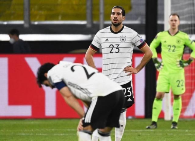 世界杯高清直播-变阵三后卫=场面失控 欧洲杯将至勒夫如何应对?